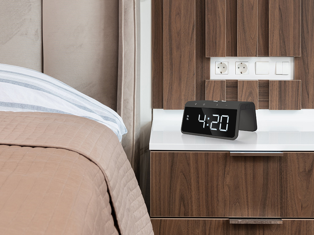 Réveil Numérique - Chargeur Sans Fil Pour Téléphone - Lumière de Réveil - Space Grey (HCG019QI-SG) – Image 9