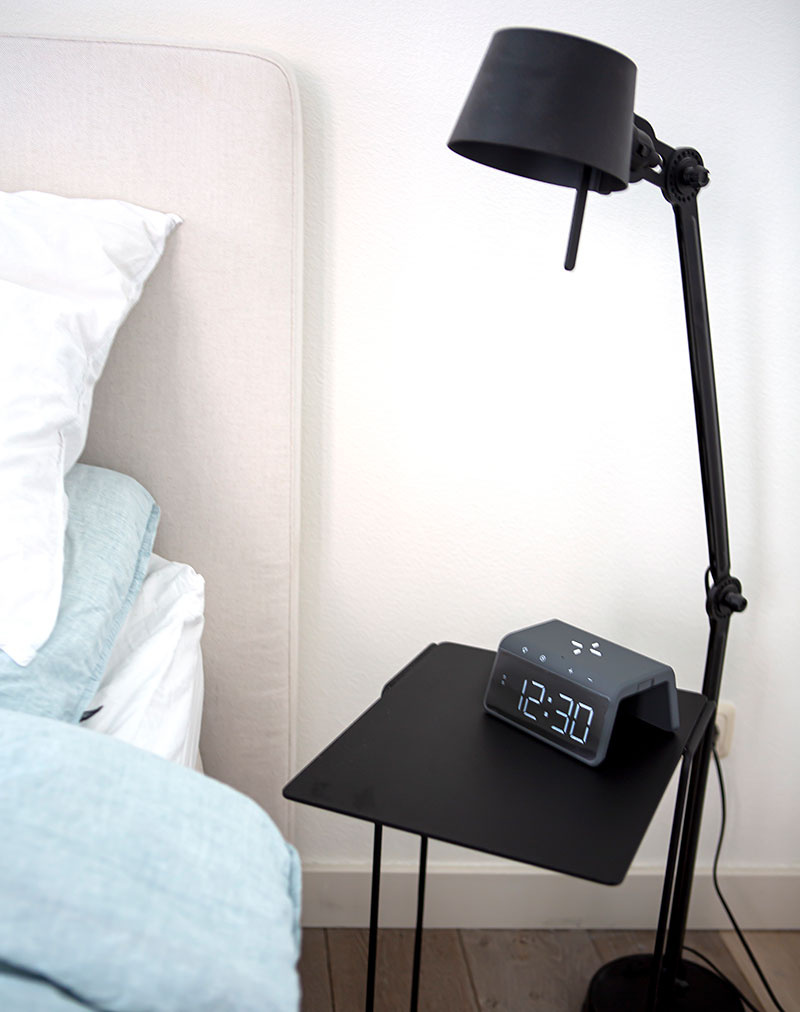 Réveil Numérique - Chargeur Sans Fil Pour Téléphone - Lumière de Réveil - Space Grey (HCG019QI-SG) – Image 8