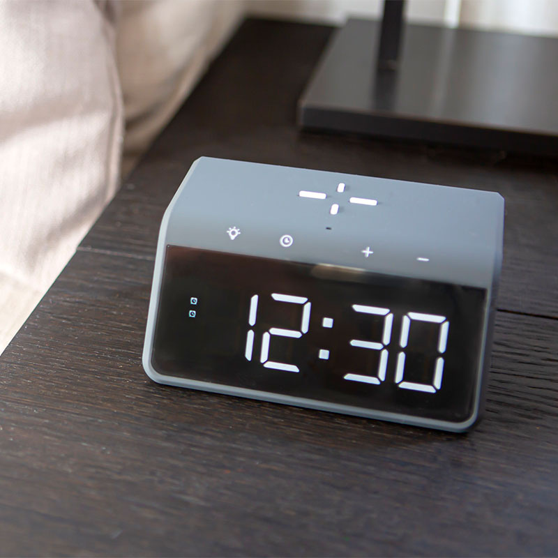 Réveil Numérique - Chargeur Sans Fil Pour Téléphone - Lumière de Réveil - Space Grey (HCG019QI-SG) – Image 5